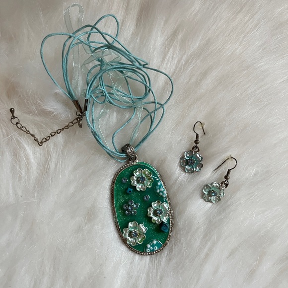 Jewelry - ⏰Necklace and earring set